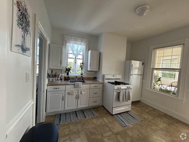 Building Photo - 150 Hermon St Unit 3 Rental