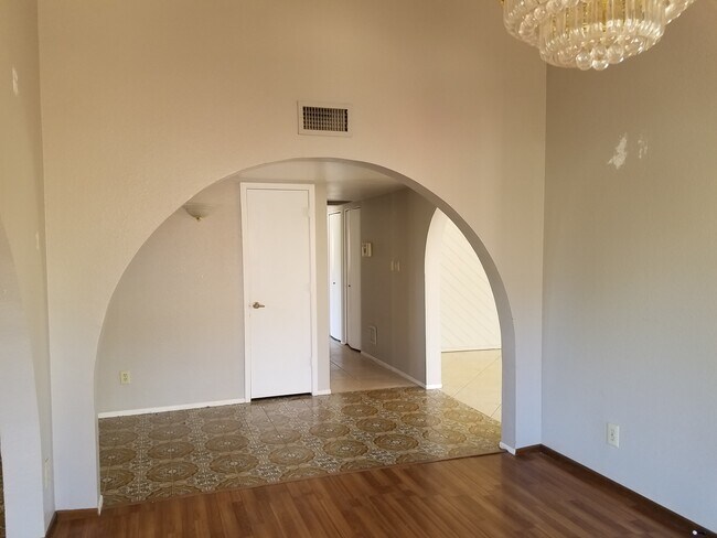 Photo - Nice Three Bedroom Home in Mesa With a Pool