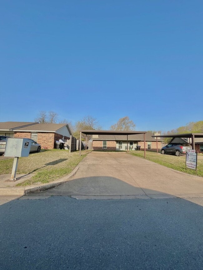 Building Photo - 1008 Acacia Cir Unit 1008