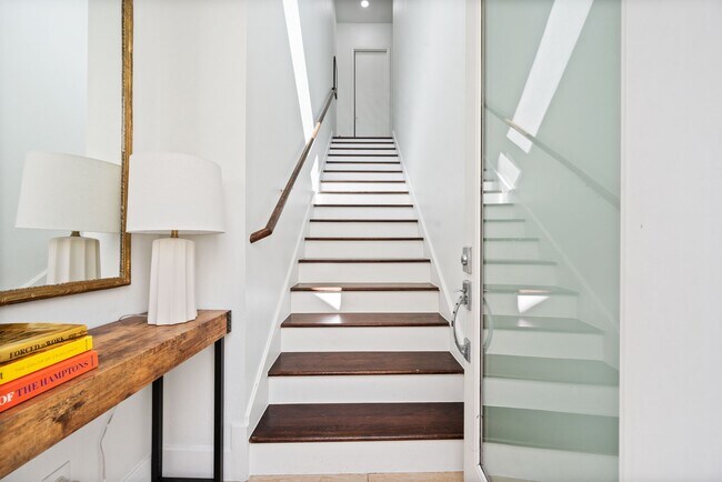 Photo - 3302 Lake St Unit 1