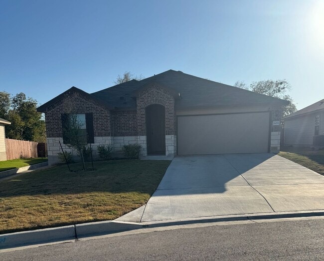 Building Photo - 609 Eaton Dr