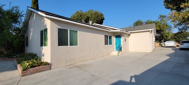 Building Photo - 6460 Mary Ellen Ave Unit 6460 -1 Rental