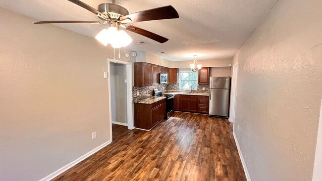 Photo - Charming 2 Bedroom and 1 Bath Home with a BONUS ROOM  in Winter Garden! Washer and Dryer Included!