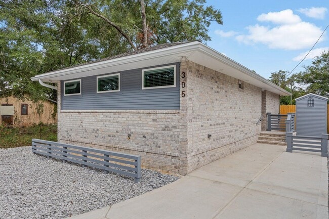 Building Photo - 305 Willingham Dr