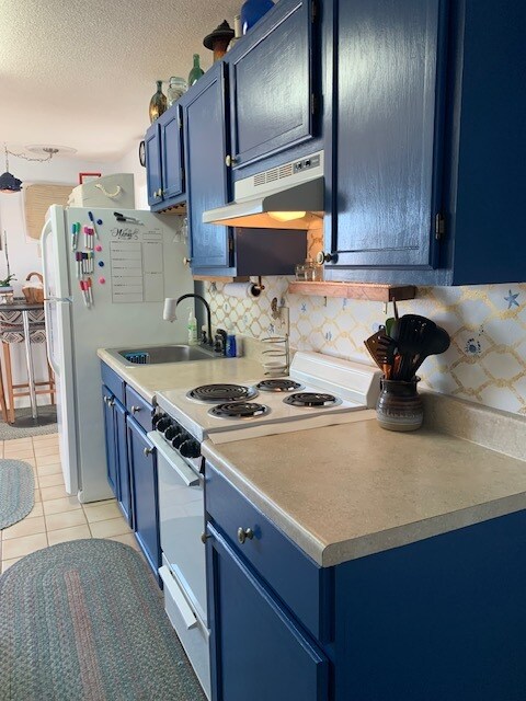 Fully functional kitchen - 615 Ocean Blvd Unit Seaside Escape