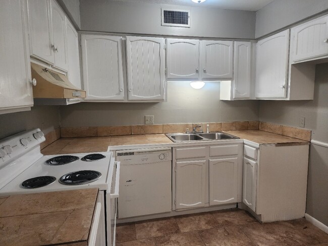 Summit Apartments - Summit Apartments