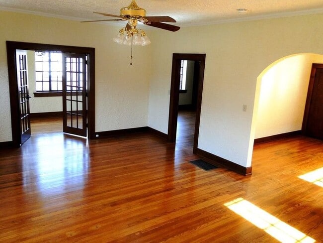 Building Photo - 506 S Highland Park Ave