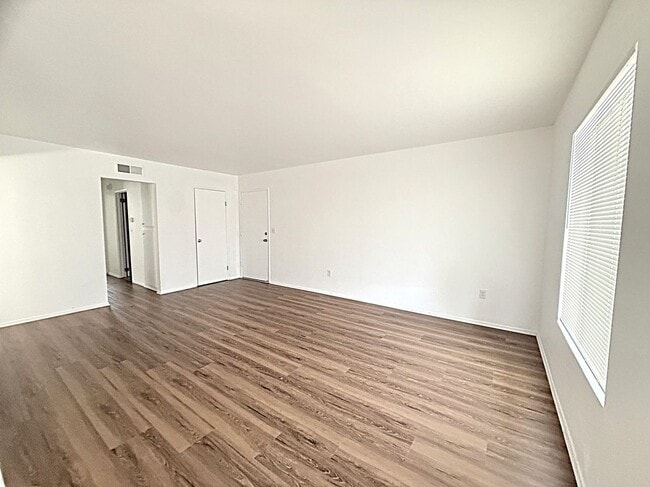 Photo - 302 E Blueridge Ave