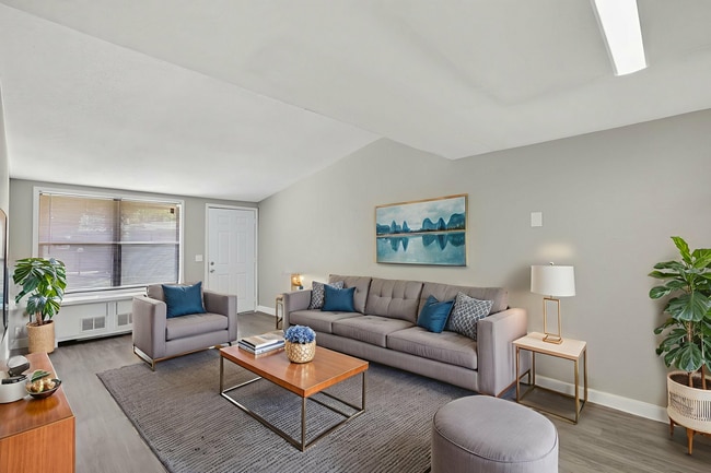 24-web-or-mls-IMG_7327 virtually staged.jpeg - Lost Tree Apartments