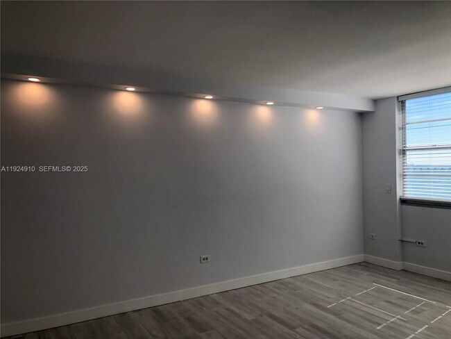 Photo - 905 Brickell Bay Dr Unit 1126