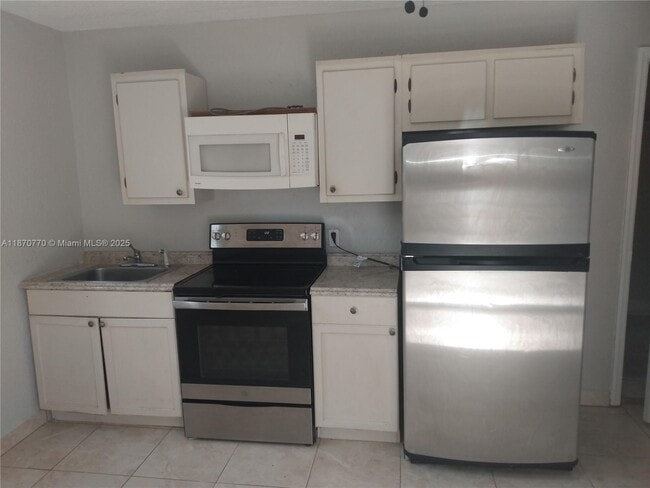 Building Photo - 980 NW 109th St Unit B-REAR Rental