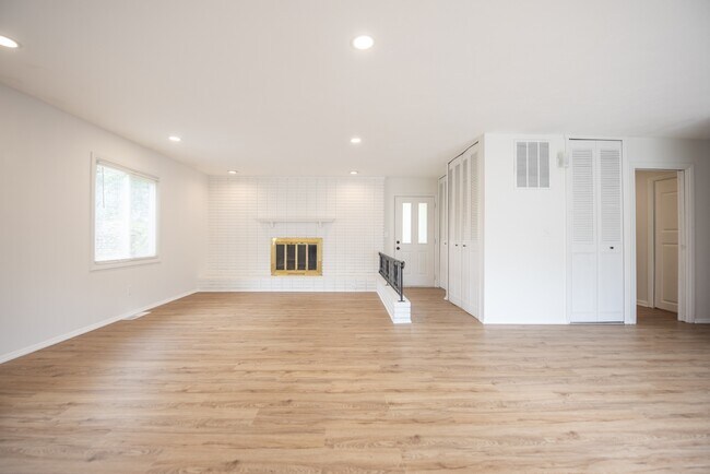 Photo - 512 Sprague Rd