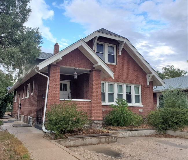 Building Photo - 204 E 3rd Ave Rental