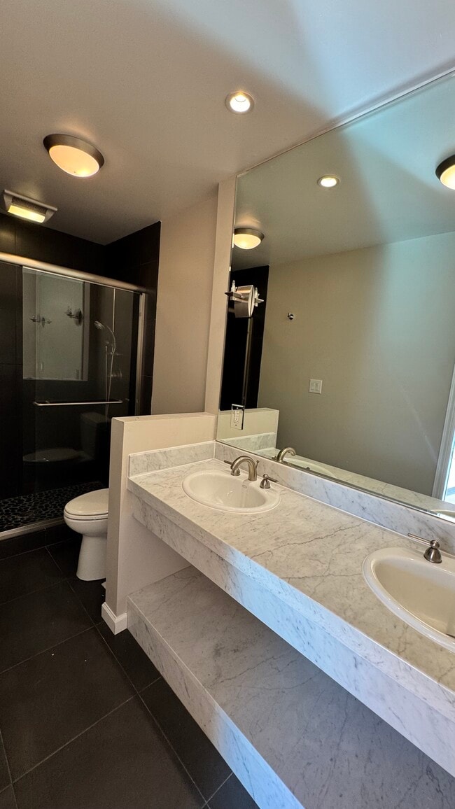 Photo - 2825 King Edward Dr