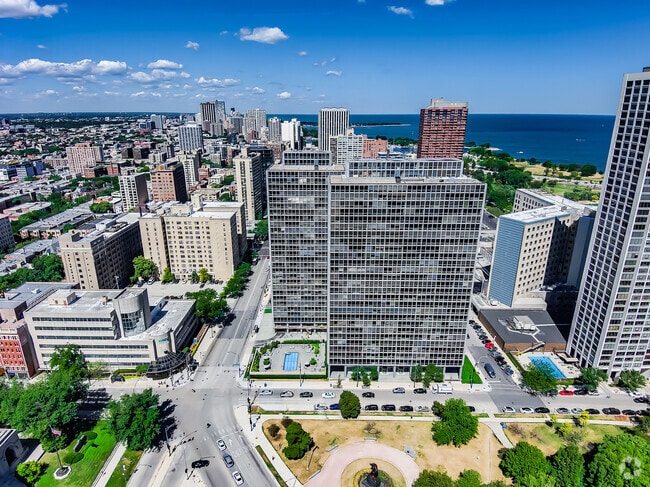 Building Photo - 330 W Diversey Pkwy Unit 2202 Rental