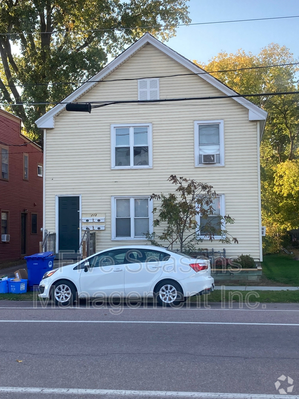 Building Photo - 213 N Winooski Ave Rental