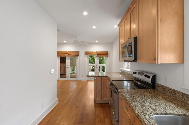 Photo - 1108 White St