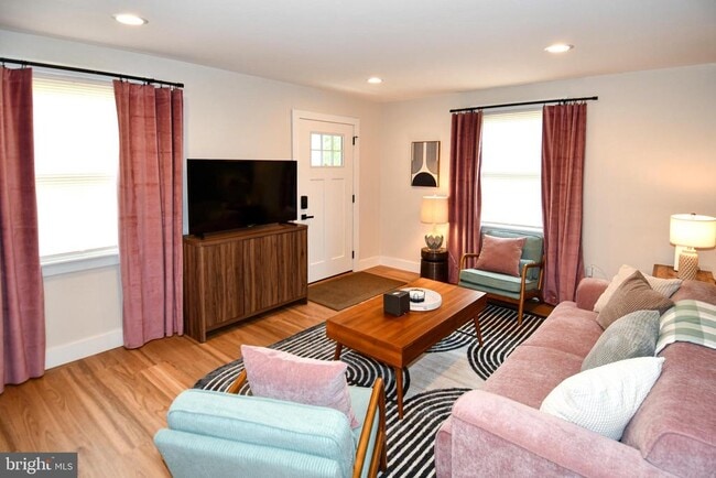 Photo - 503 Woodston Rd