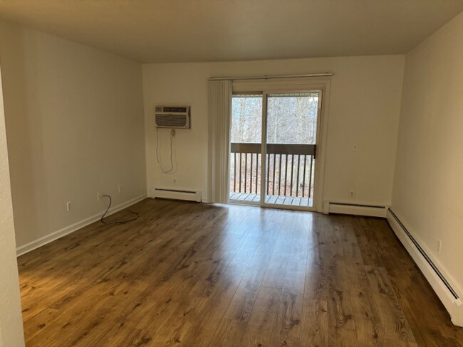 Photo - 580 N Main St