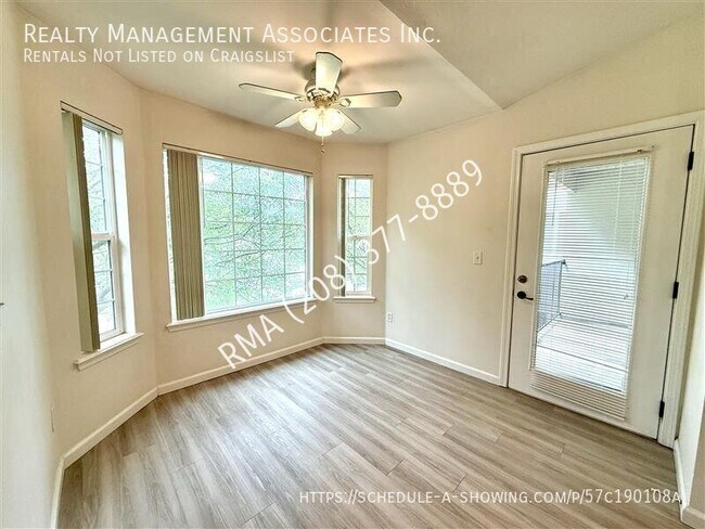 Photo - 10054 W Garverdale Ln Unit 202