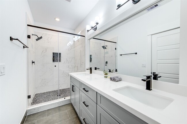 Photo - 2906 Stevens St