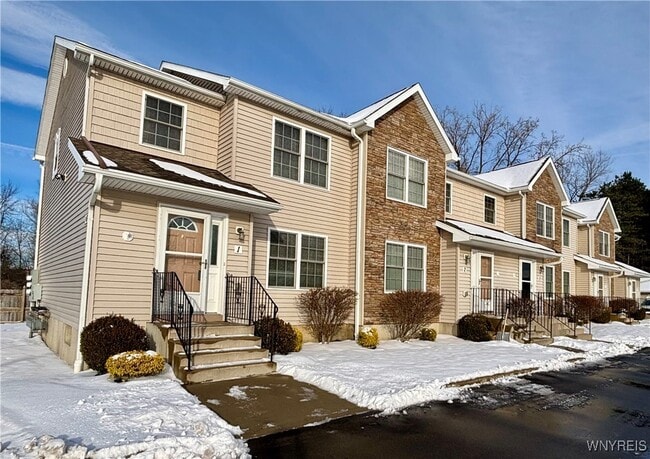 Photo - 1696 Orchard Park Rd