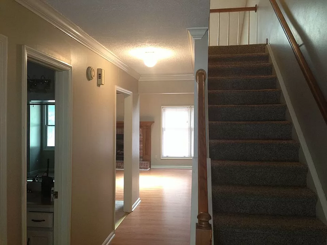 3 bed 2 bath Townhome! - 3 bed 2 bath Townhome!