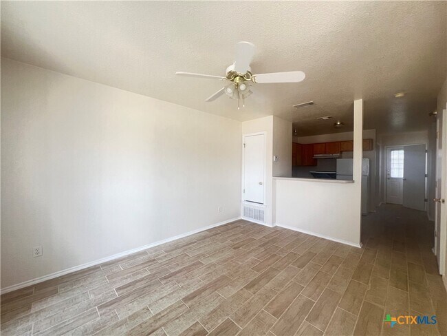 Photo - 4200 Alan Kent Dr Unidad C