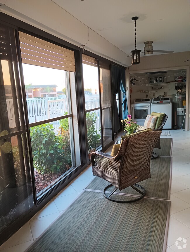 Building Photo - 3708 SE 12th Ave Unit 104B Rental