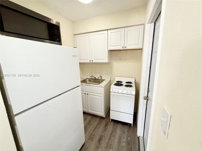 Photo - 341 NW 35th Ct Unit 1