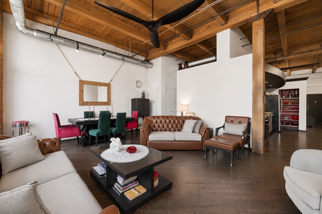 Photo - 616 W Fulton St