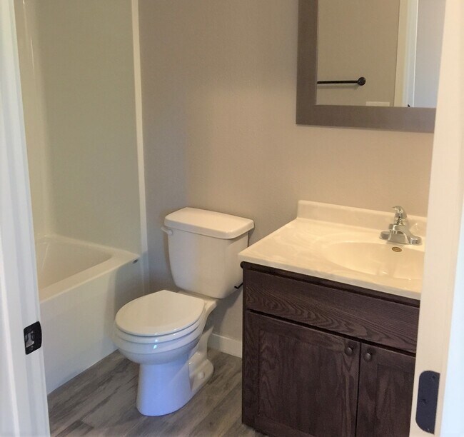 105 Lakeview Dr