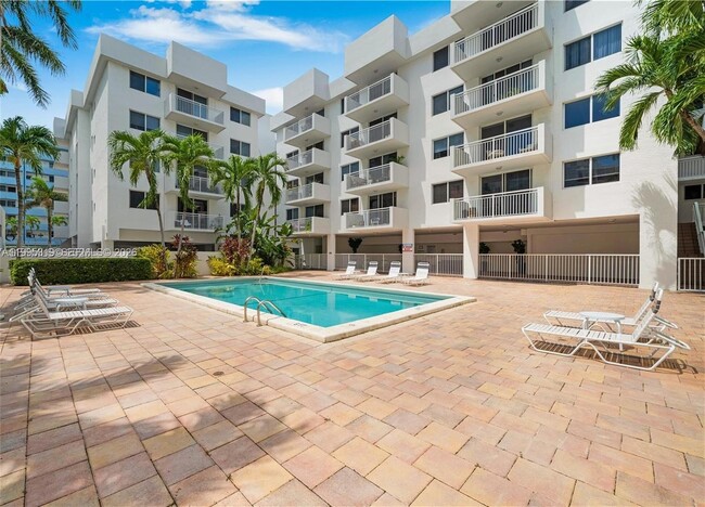 Building Photo - 1665 Bay Rd Unit 322