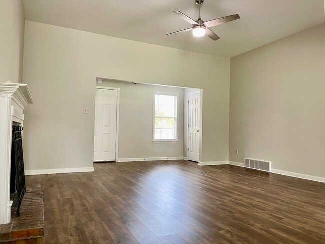 Photo - 1492 Howling Dr
