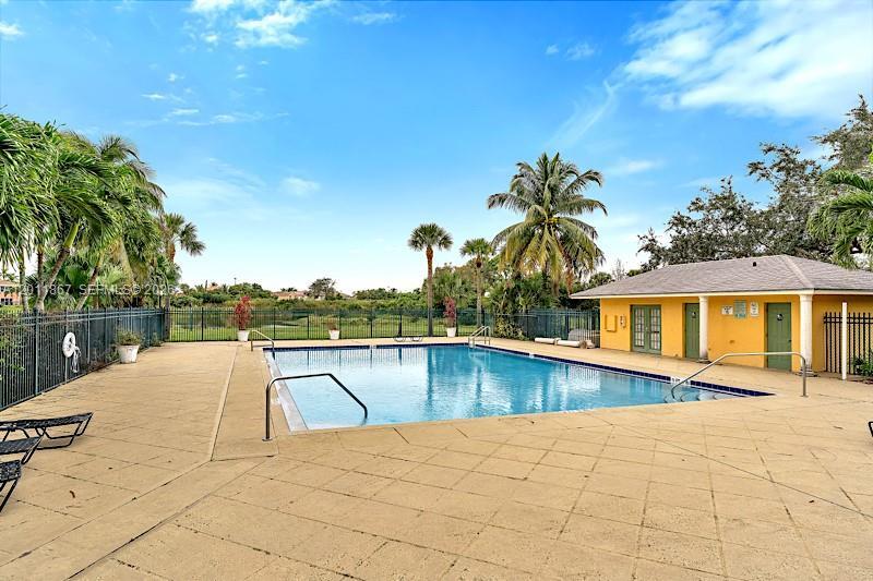 Photo - 1408 Meadows Cir W Unit 1408
