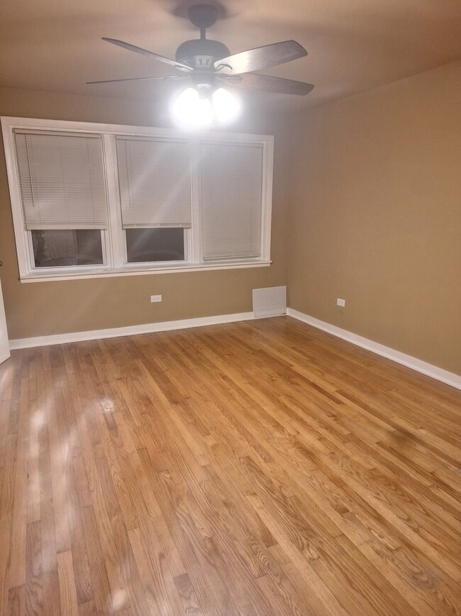 Viviendo - 4546 S Rockwell St Unidad 1st floor