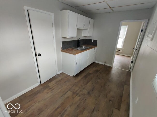 Photo - 106 W Pennsylvania St Unidad B - Rear Lower Level