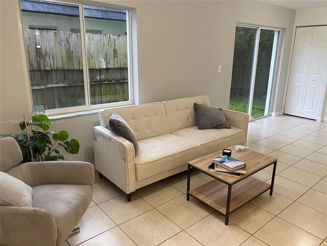 Photo - 1325 NE 5th Ave