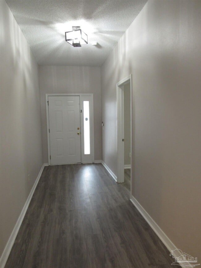 Photo - 608 Saleta St