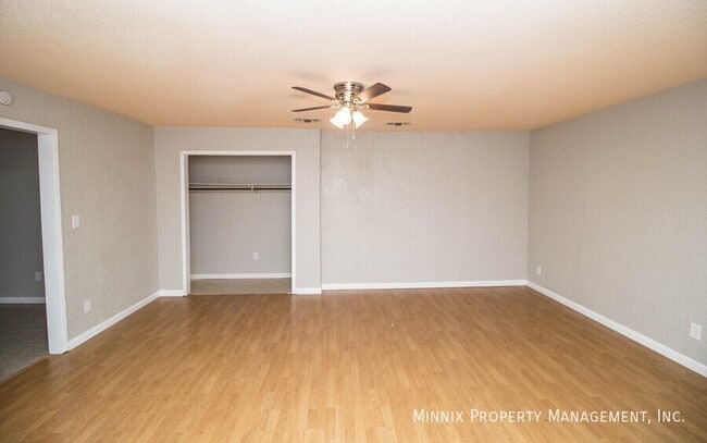 Photo - 4825 53rd St