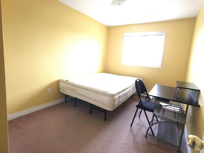 Photo - 24 Edgecombe Dr