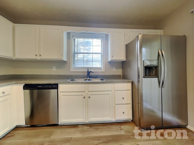 Photo - 1110 Karastan Ct SW