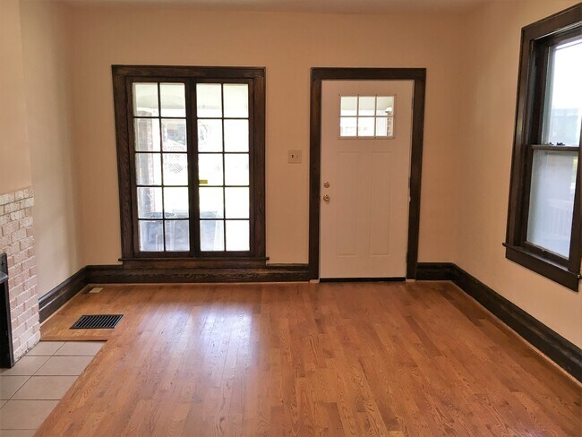 Photo - 431 Tompkins Unit 433