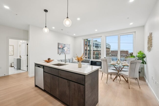 Building Photo - 1 Mallory Ave Unit 205