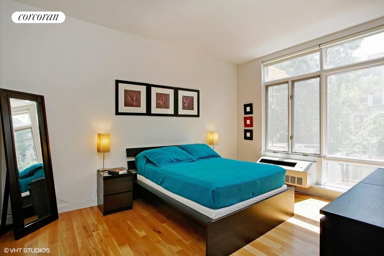 Photo - 342 E 110th St