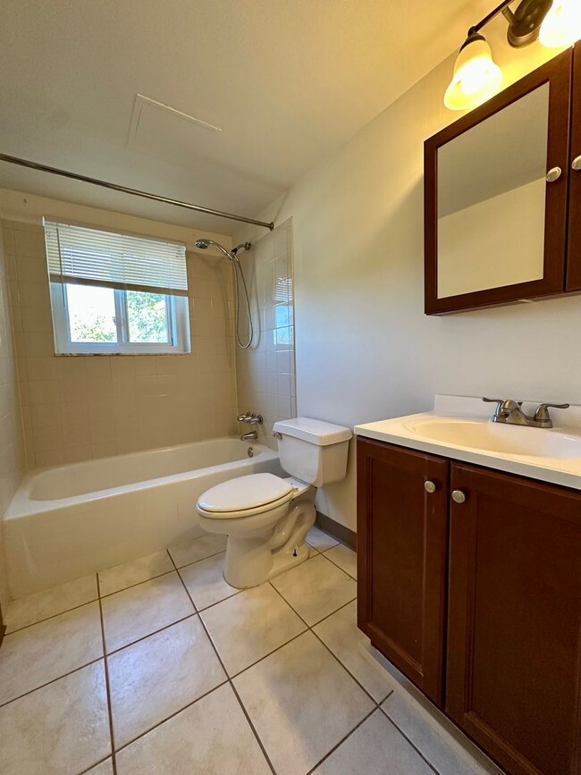 Photo - Four Seasons Apartments