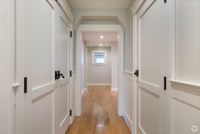 Building Photo - 2178 Post Rd Unit 300 Rental