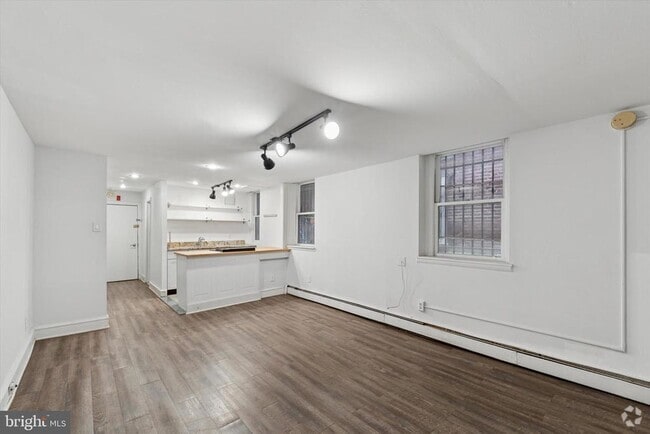 Building Photo - 240 S 13th St Unit B Rental