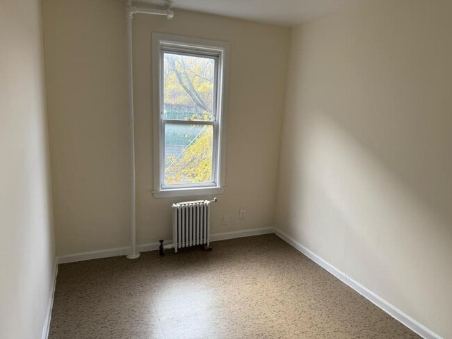 Photo - 25 Van Cortlandt Park Ave