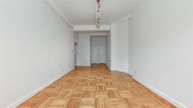 Photo - 67-30 Clyde St Unidad 1D